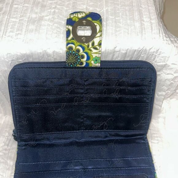 Vera Bradley Rhythm Blues Navy Green White Zip Turn-lock Large Wallet - Picture 8 of 10